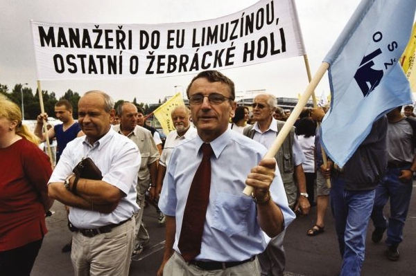 Můžu vám říct, že se bojím ohnout pro tužku na chodbě, tvrdí Dušek.