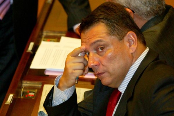 Paroubek si myslí, že v době krize by velké firmy měly pomoci.