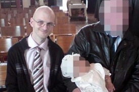 Chapman (vlevo) osnoval své plány na internetové síti. Chapman (vlevo) osnoval své plány na internetové síti.