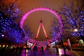 Vyhlídkové kolo London Eye.