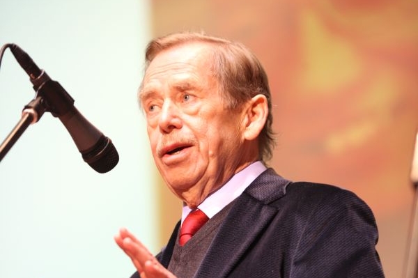 Zdarma bude ke zhlédnutí i dokument Občan Havel přikuluje.