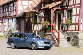 E 250 CDI kombi nabízí za 1,24 milionu spoustu užitné hodnoty.
