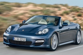 Porsche Panamera se možn&aacute; bude vyr&aacute;bět i jako kabriolet.
