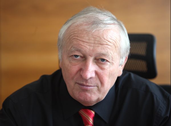Janota se bojí arbitráží, kdyby byla zrušena obří ekologická zakázka.