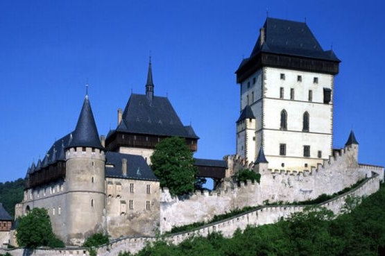 Hrad Karlštejn. Ilustrační foto. Hrad Karlštejn. Ilustrační foto.