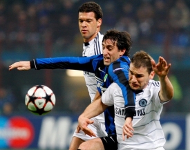 Momentka z &uacute;vodn&iacute;ho osmifin&aacute;le Inter Mil&aacute;n - Chelsea