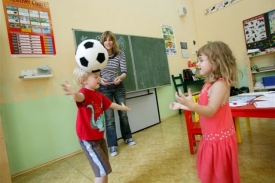 Ne v&scaron;echny děti maj&iacute; takov&eacute; &scaron;těst&iacute;. M&iacute;st ve &scaron;kolk&aacute;ch je m&aacute;lo.