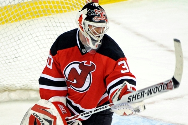 Martin Brodeur s hokejkou hrát umí.