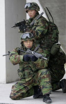 Jižn&iacute; Korea patř&iacute; k největ&scaron;&iacute;m dovozcům zbran&iacute; na světě.