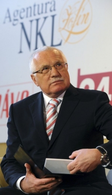 V&aacute;clav Klaus odm&iacute;t&aacute; pomoc ze strany americk&eacute; obchodn&iacute; komory.