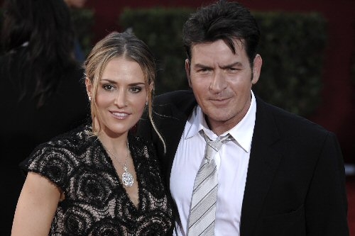 Herec Charlie Sheen s manželkou Brooke Muellerovou. 