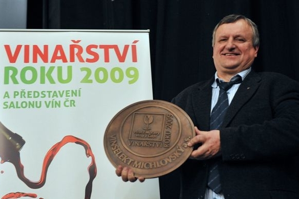 Vinařství roku. Miloš Michlovský se raduje z vítězství. 