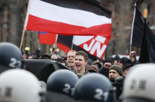 Neonacist&eacute; zůstali letos v Dr&aacute;žďanech u n&aacute;draž&iacute; jako v kleci.