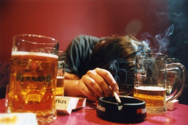 Alkohol někdy zmáhá i mladší (ilustrační foto). Alkohol někdy zmáhá i mladší (ilustrační foto).