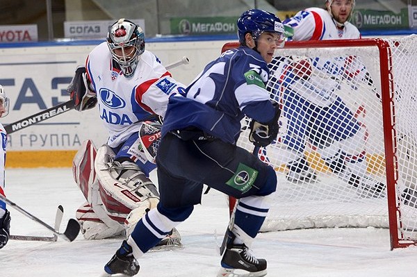 Jiří Hudler v modrém dresu Dynama Moskva.