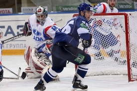 Jiří Hudler v modrém dresu Dynama Moskva.