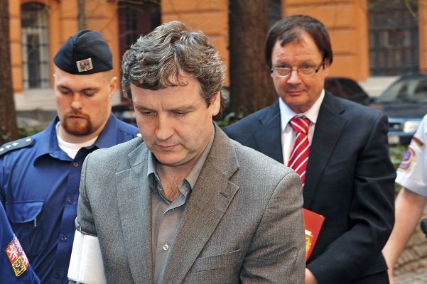 Exstarosta Aleš Kvapil (vpravo) a Radovan Novotný u krajského soudu.