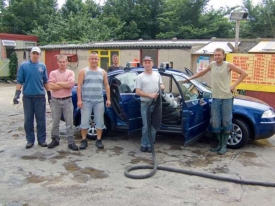Myči aut ze středn&iacute; Evropy vyděl&aacute;vaj&iacute; v Brit&aacute;nii.