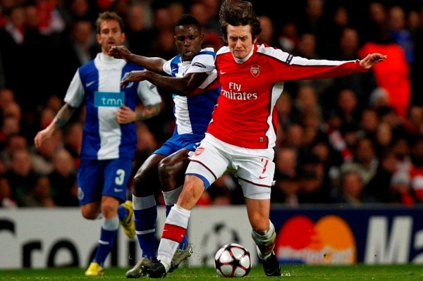 Tomáš Rosický se zranil v utkání proti Portu.