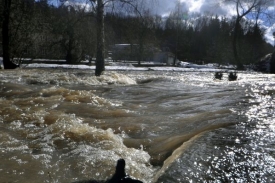 Povodně nehrozí, hladina se zvyšuje postupně. Platí stupeň bdělosti.