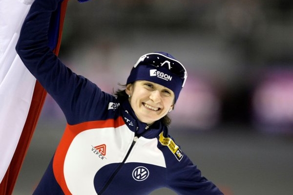 Martina Sáblíková se raduje z vícebojařského zlata.