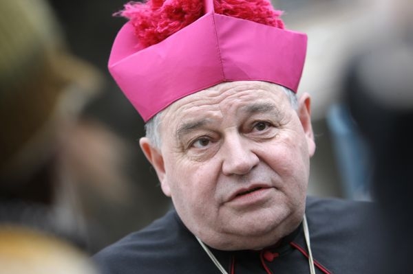 Nový pražský arcibiskup Dominik Duka. Nový pražský arcibiskup Dominik Duka.