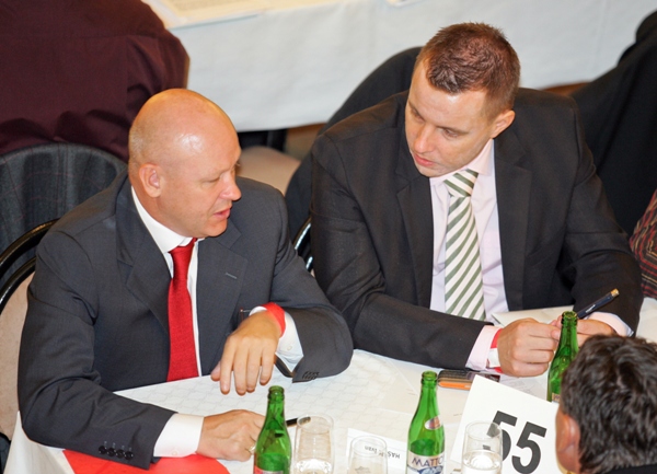 Šéfové českého fotbalu Ivan Hašek (vlevo) a Jindřich Rajchl. 
