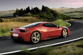 Ferrari 458 Italia si v Transformers "zahraje" kladnou postavu.