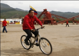 "Mesi&aacute;&scaron;" Ch&aacute;vez v nekonečn&eacute;m pořadu Al&oacute; Presidente.