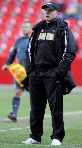 Karel Jarol&iacute;m zaž&iacute;v&aacute; na Slavii těžk&eacute; obdob&iacute;.