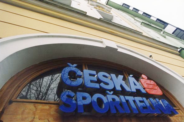 Česká spořitelna zvažuje stěhování až dvou desítek poboček.