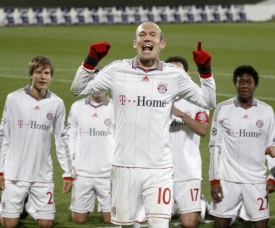 Arjen Robben poslal Bayern do čtvrtfin&aacute;le. Stihne se uzdravit?