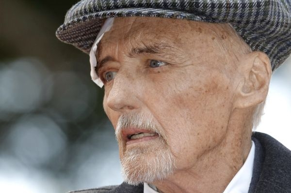 herec a režisér Dennis Hopper.