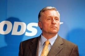 Mirek Topol&aacute;nek si nech&aacute;v&aacute; čas do čtvrtka.
