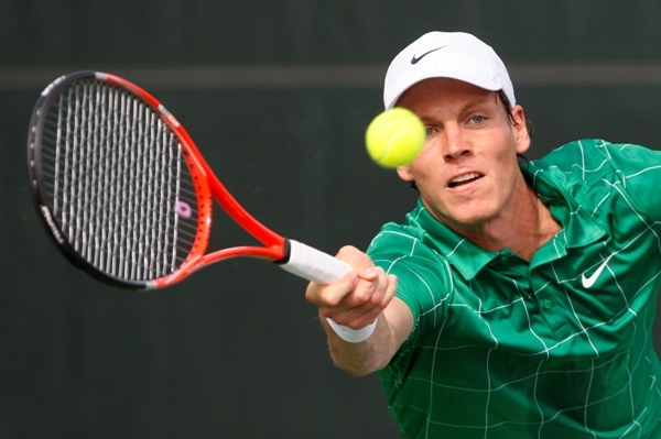 Tomáš Berdych v utkání s Argentincem Horaciem Zeballosem.