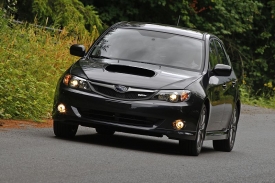 Na silnici Impreza WRX nabízí velmi vytříbené chování.