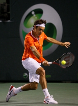 Roger Federer v utkání s Tomášem Berdychem.