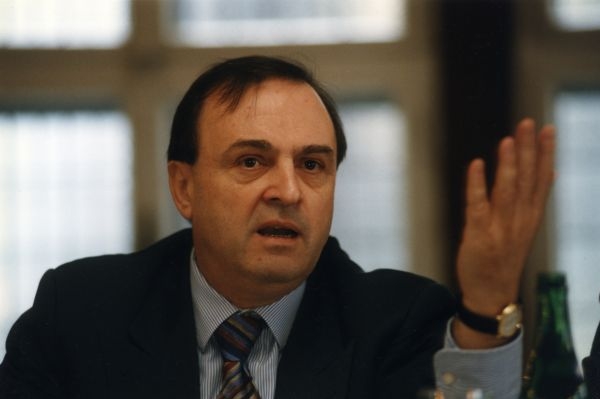 Disident, spisovatel a dlouholetý velvyslanec v Německu Jiří Gruša. Disident, spisovatel a dlouholetý velvyslanec v Německu Jiří Gruša.