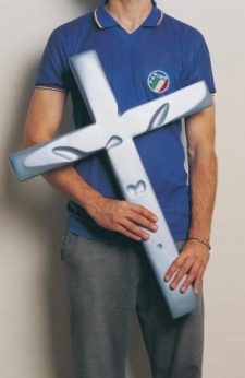 Velčovsk&eacute;ho vydesignovan&yacute; kř&iacute;ž do každ&eacute; rodiny.