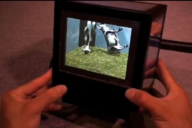pCubee vypadá jako malé akvárium. Místo skel však má LCD displeje.
