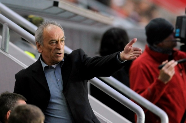 Trenér Slavie František Cipro. 