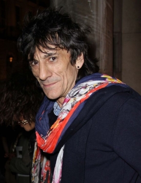 Ronnie Wood slibuje živé kytarové vstupy. Ronnie Wood slibuje živé kytarové vstupy.
