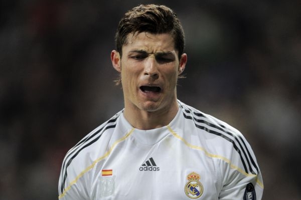 Cristiano Ronaldo plačící. 