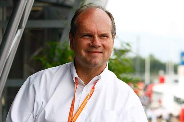 Šéf USF1 Ken Anderson pozastavil práce na novém monopostu.