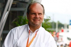 Šéf USF1 Ken Anderson pozastavil práce na novém monopostu. Šéf USF1 Ken Anderson pozastavil práce na novém monopostu.