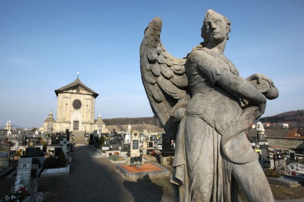 Bělá získala od církve pozemky pod hřbitovy (ilustrační foto).