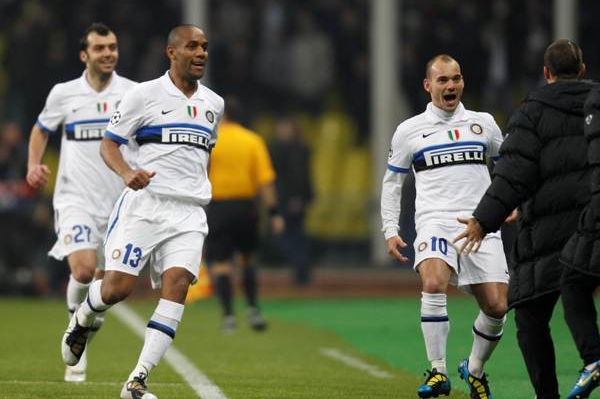 Rozhodující moment. Wesley Sneijder skóruje. Rozhodující moment. Wesley Sneijder skóruje.