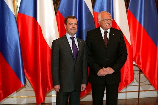 Prezident Klaus přijal svého ruského protějška Medveděva na Hradě. Prezident Klaus přijal svého ruského protějška Medveděva na Hradě.