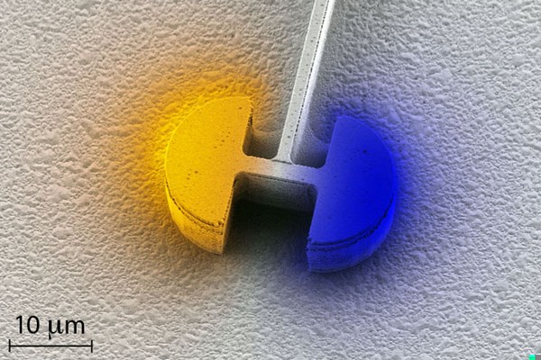 Simulace elektrického pole na novém typu laseru.