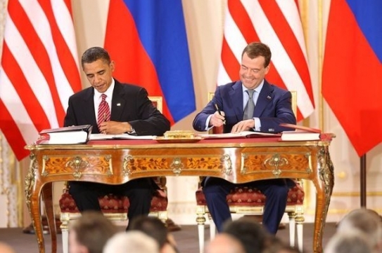 Levák a pravák, Obama se musel k podpisu 